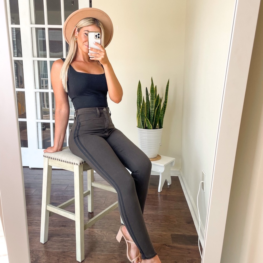Vibrant MIU Jeans Dark Olive